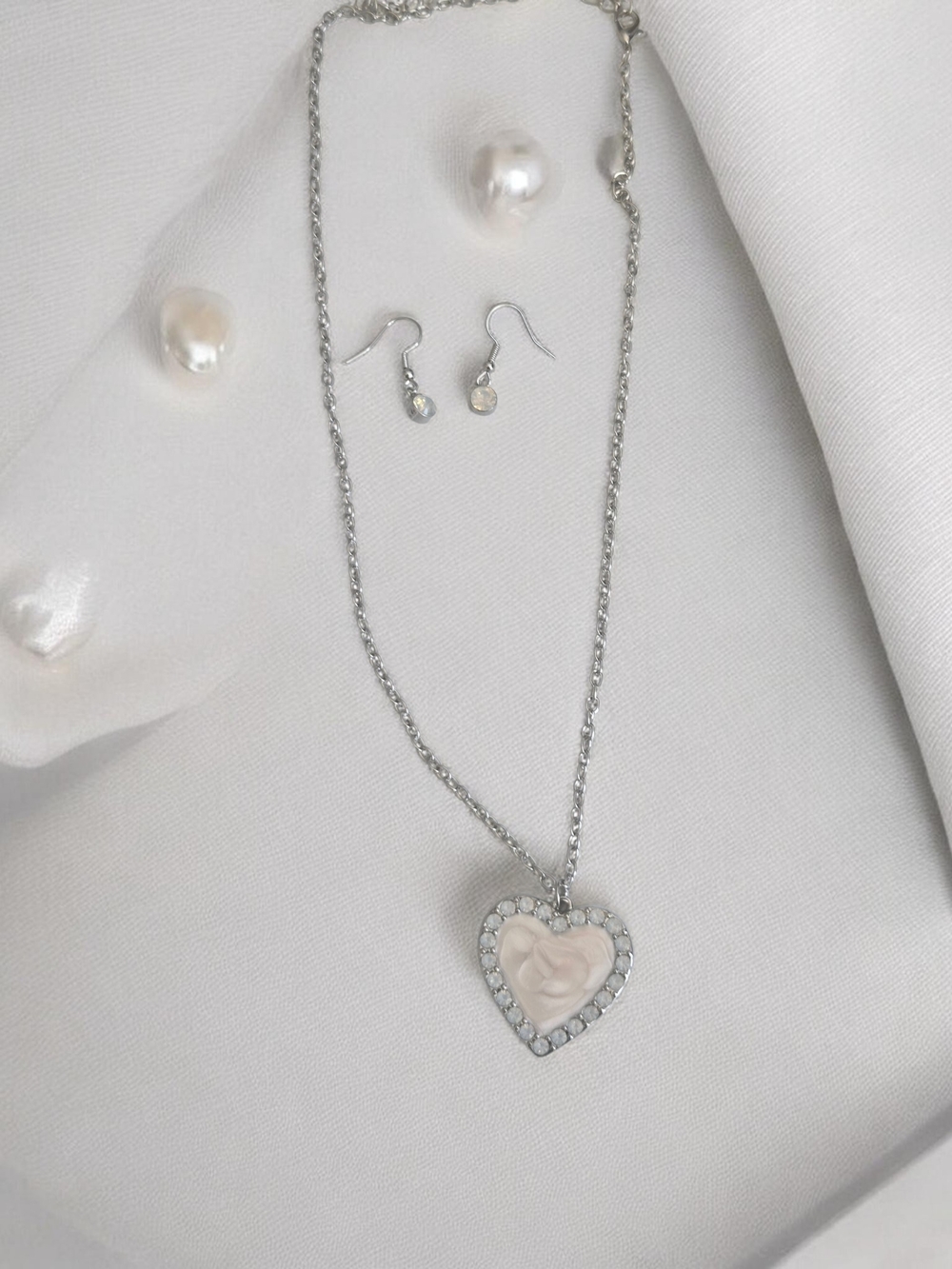 paparazzi Silver Heart Necklace with White Rose Inlay and Crystal Border